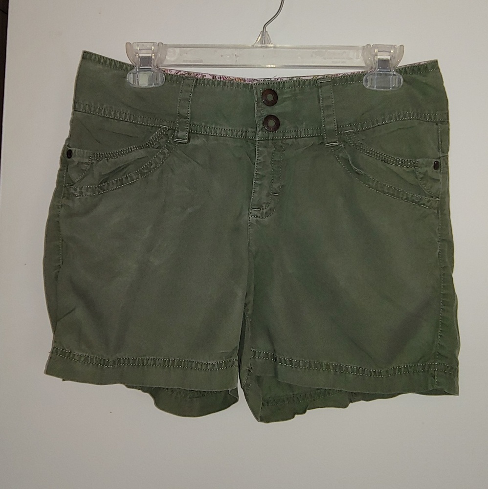 Athleta olive khaki shorts